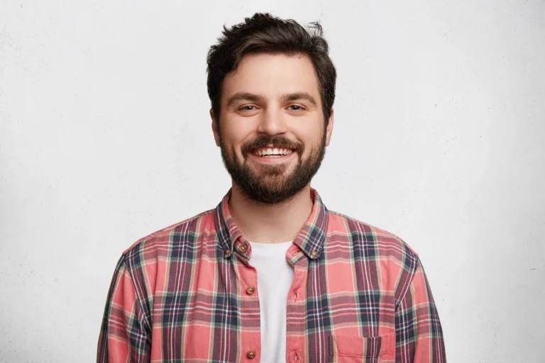 young-bearded-man-with-striped-shirt